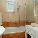 Angela Apartman *