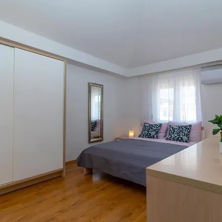 Angela 公寓 特罗吉尔