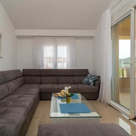 Апартаменти Angela *