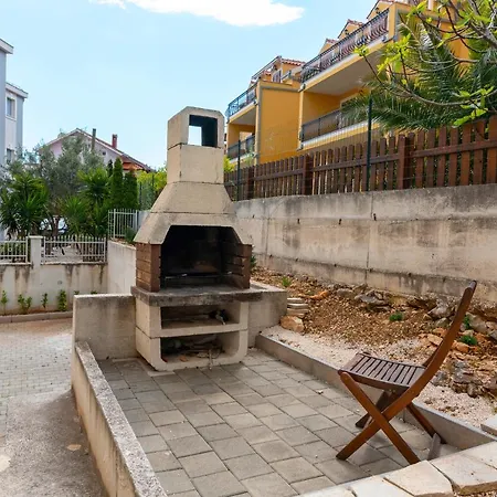 Angela Апартаменти *