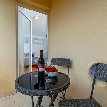 Апартаменти Angela *