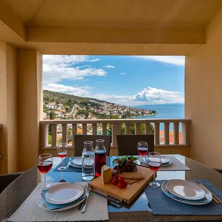 Angela * トロギール